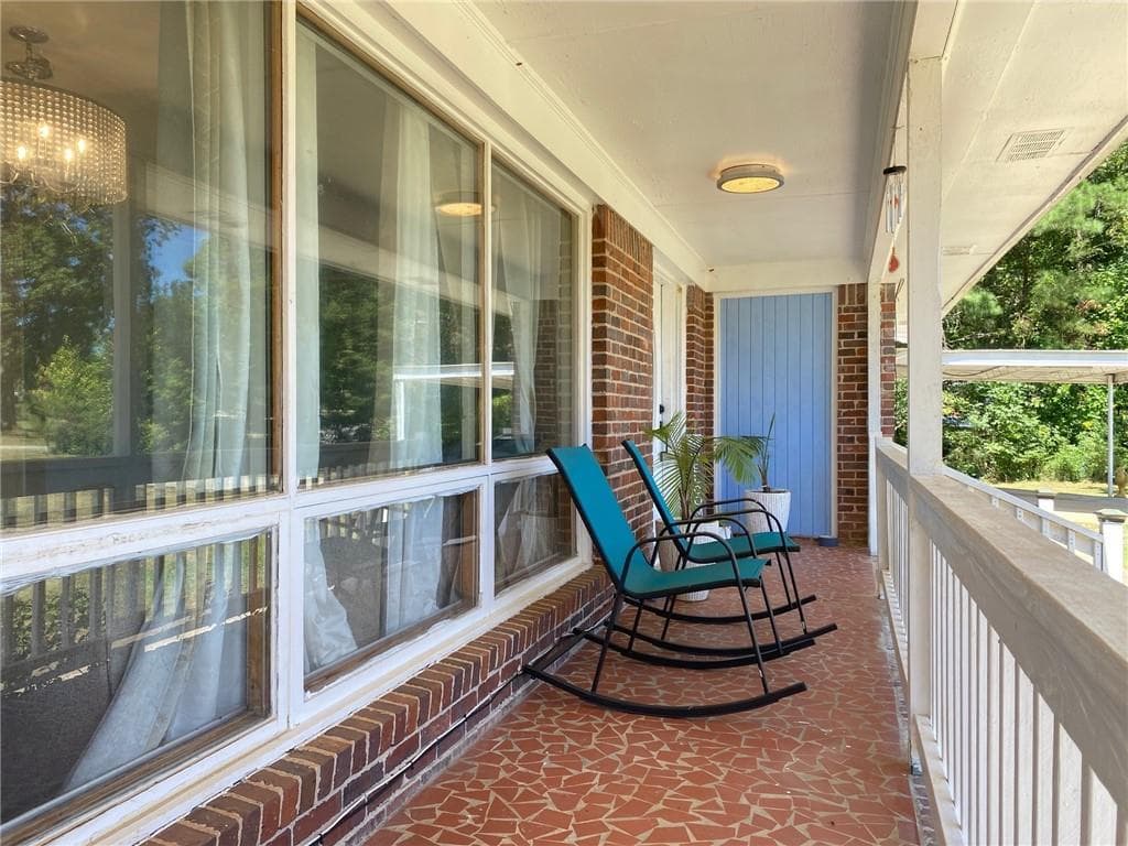 3 bedroom, 2 bathroom, 9 sq ft single family residence for sale at 230 North Drive, Hampton, GA 30228 — photo 2