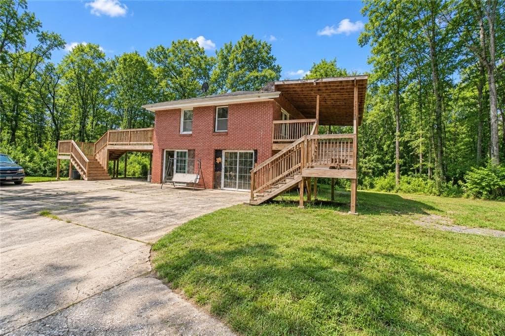 3 bedroom, 2 bathroom, 2,370 sq ft single family residence for sale at 140 Joe Bray Rd, Fayetteville, GA 30214
