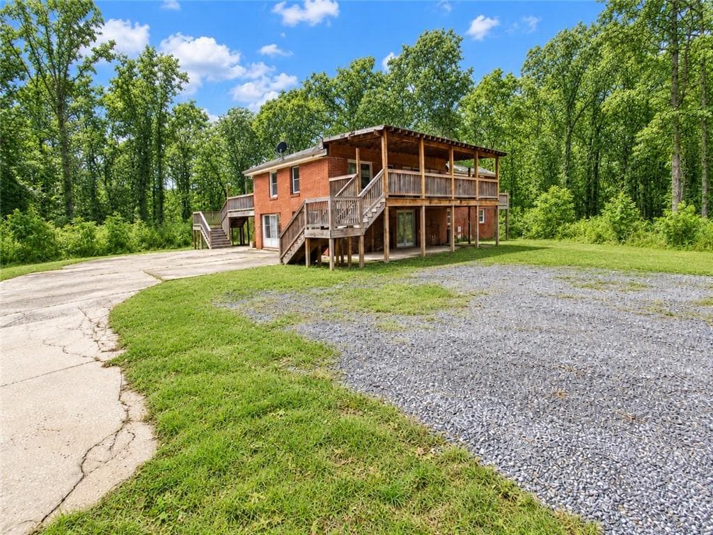 3 bedroom, 2 bathroom, 2,370 sq ft single family residence for sale at 140 Joe Bray Rd, Fayetteville, GA 30214 — photo 2