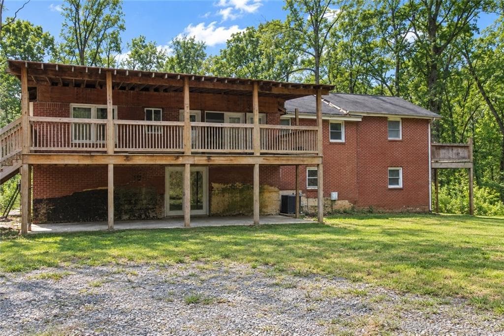 3 bedroom, 2 bathroom, 2,370 sq ft single family residence for sale at 140 Joe Bray Rd, Fayetteville, GA 30214 — photo 4