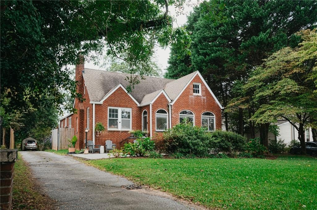 2 bedroom, 2 bathroom, 1,865 sq ft single family residence for sale at 195 W Hightower Trail, Social Circle, GA 30025