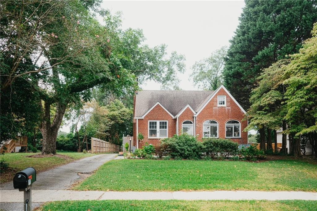 2 bedroom, 2 bathroom, 1,865 sq ft single family residence for sale at 195 W Hightower Trail, Social Circle, GA 30025 — photo 2