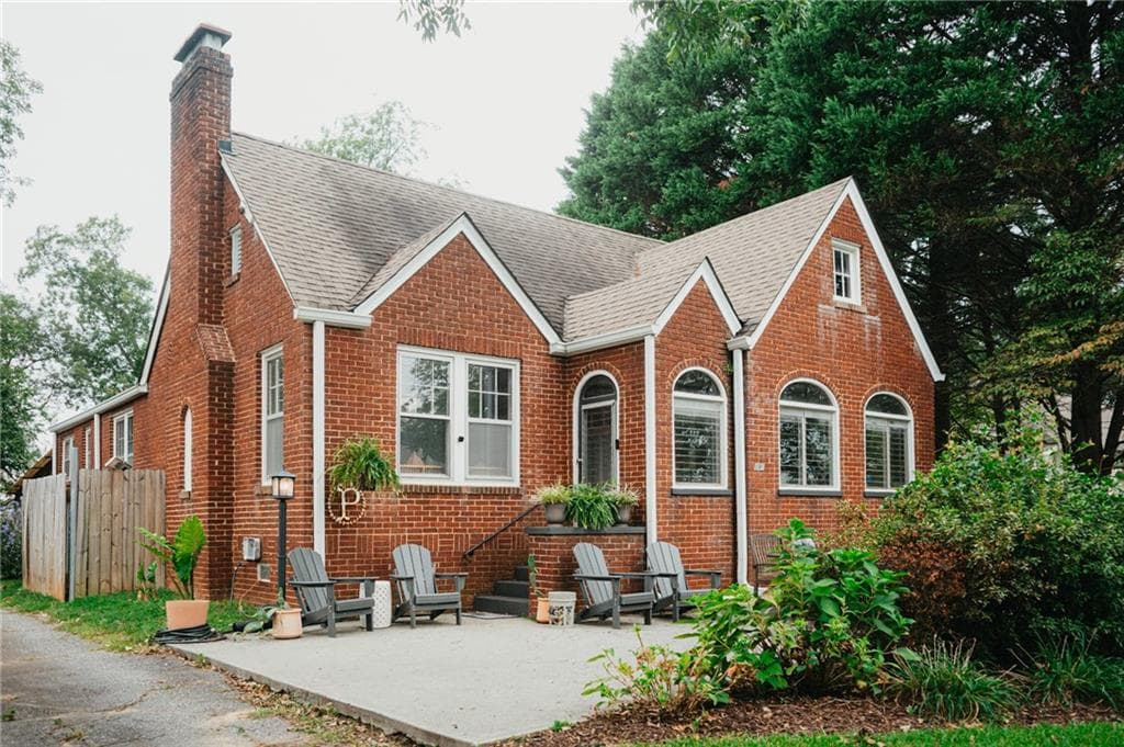 2 bedroom, 2 bathroom, 1,865 sq ft single family residence for sale at 195 W Hightower Trail, Social Circle, GA 30025 — photo 3