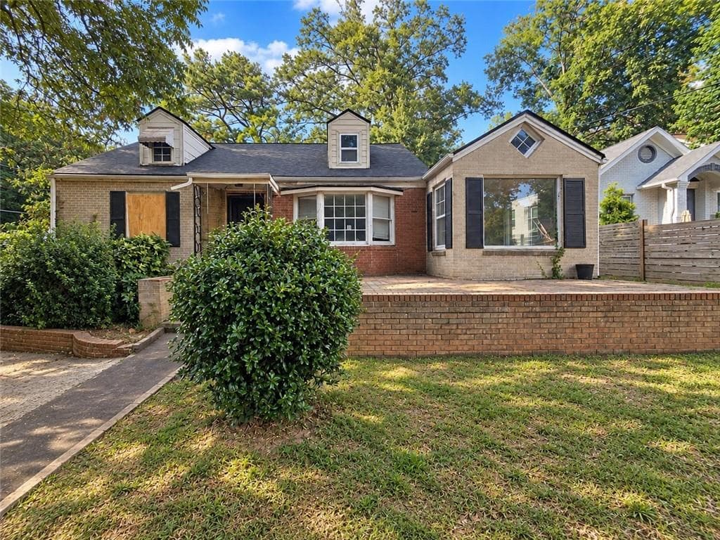 2 bedroom, 1 bathroom, 1,609 sq ft single family residence under contract at 1779 S Gordon Street, Atlanta, GA 30310 — photo 3
