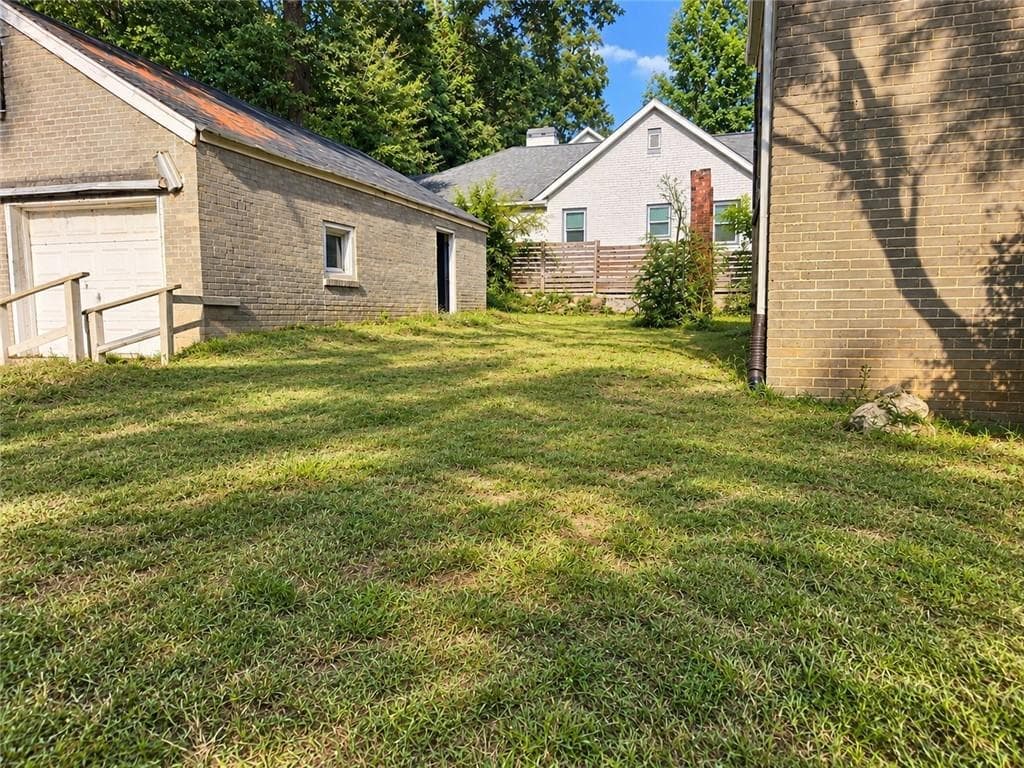 2 bedroom, 1 bathroom, 1,609 sq ft single family residence under contract at 1779 S Gordon Street, Atlanta, GA 30310 — photo 4