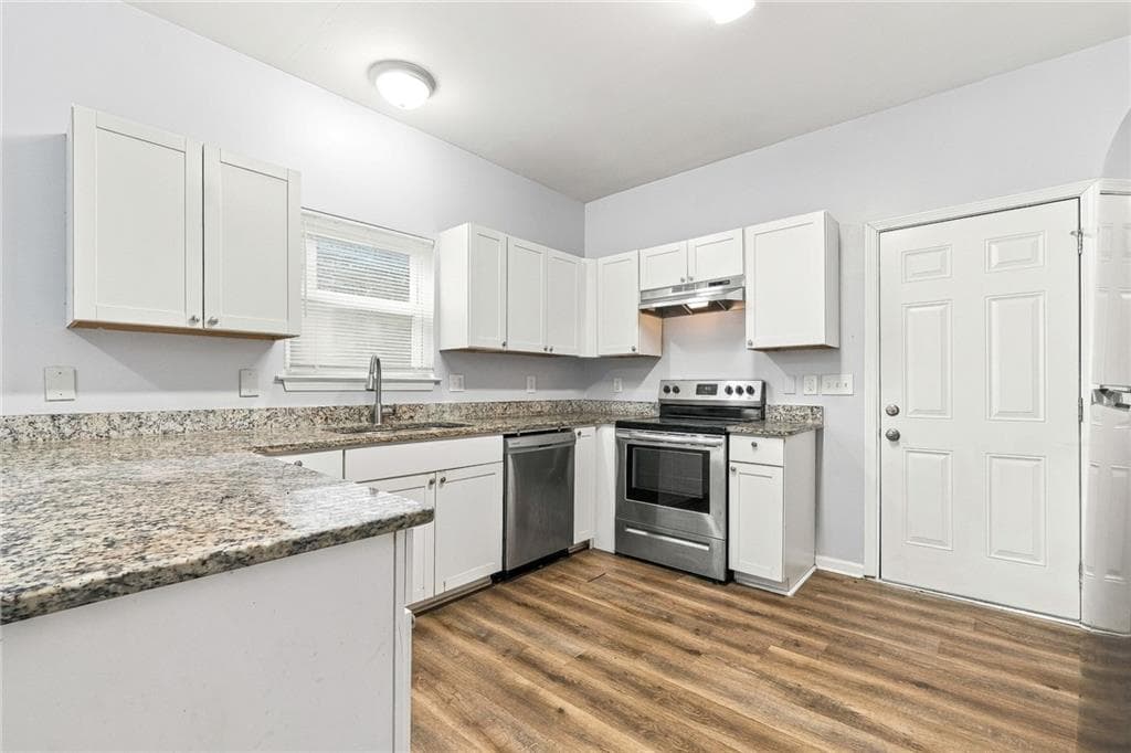 5 bedroom, 3 bathroom, 2,662 sq ft single family residence for rent at 1080 Gun Club Road, Atlanta, GA 30318 for $2,055 a month — photo 3