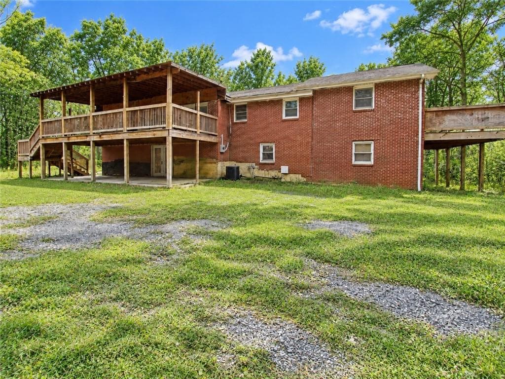 3 bedroom, 2 bathroom, 2,370 sq ft single family residence for sale at 140 Joe Bray Rd, Fayetteville, GA 30214 — photo 5