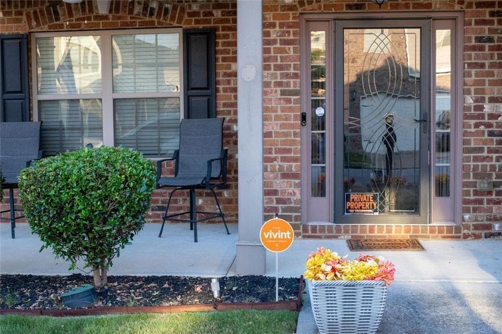 4 bedroom, 3 bathroom, 2,612 sq ft single family residence for sale at 7579 Crawford, Fairburn, GA 30213 — photo 2