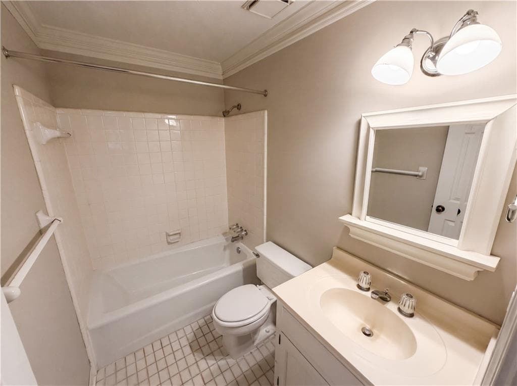 6 bedroom, 5 bathroom, 5,056 sq ft single family residence for sale at 2360 Kimbrough Court, Atlanta, GA 30350 — photo 7