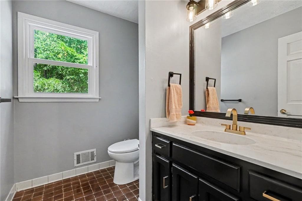 5 bedroom, 3 bathroom, 2,621 sq ft single family residence for sale at 3010 Wembley Ridge, Atlanta, GA 30340 — photo 6