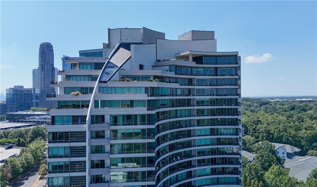 2 bedroom, 3 bathroom, 1,940 sq ft condominium for sale at 700 Park Regency Place 1907, Atlanta, GA 30326 — photo 1 of 32