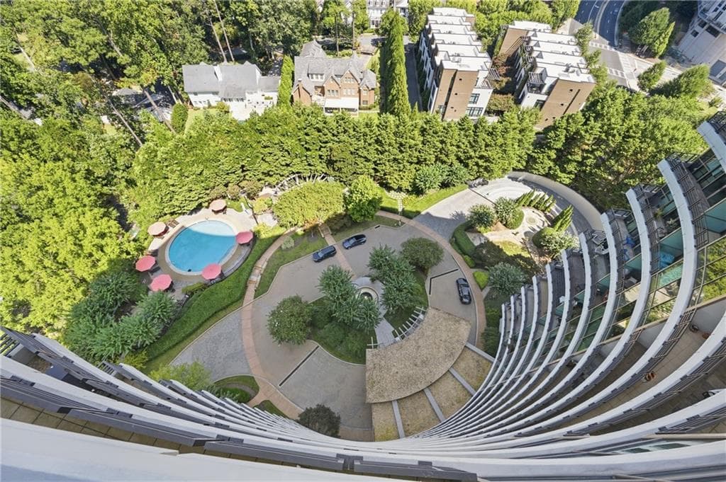2 bedroom, 3 bathroom, 1,940 sq ft condominium for sale at 700 Park Regency Place 1907, Atlanta, GA 30326 — photo 2