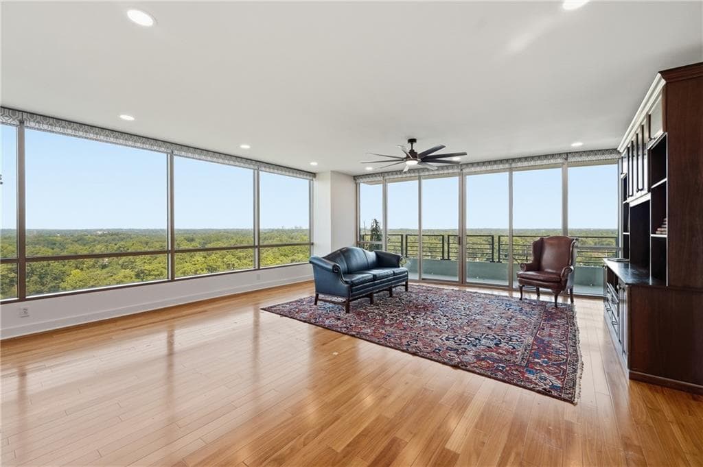 2 bedroom, 3 bathroom, 1,940 sq ft condominium for sale at 700 Park Regency Place 1907, Atlanta, GA 30326 — photo 5