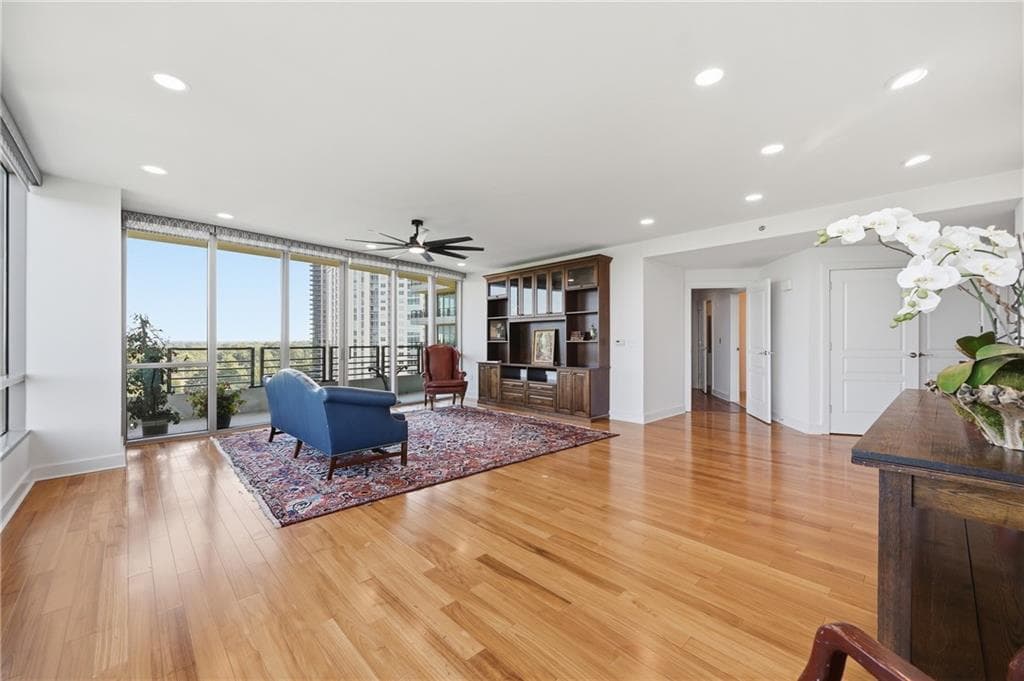 2 bedroom, 3 bathroom, 1,940 sq ft condominium for sale at 700 Park Regency Place 1907, Atlanta, GA 30326 — photo 6