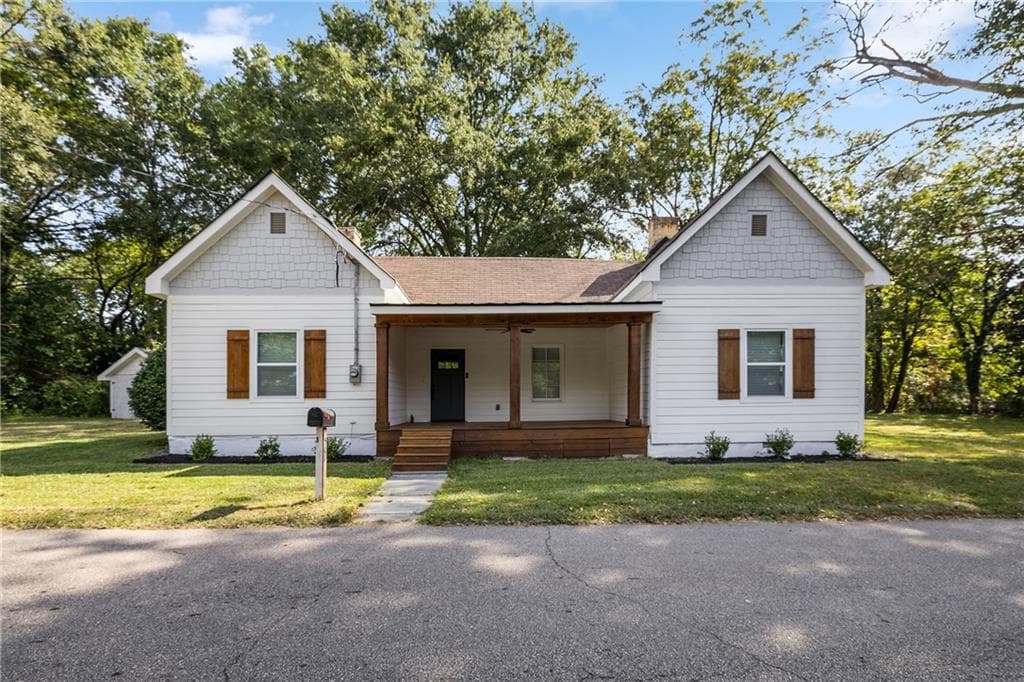 3 bedroom, 2 bathroom, 1,242 sq ft single family residence for sale at 501 Harris Street, Monroe, GA 30655
