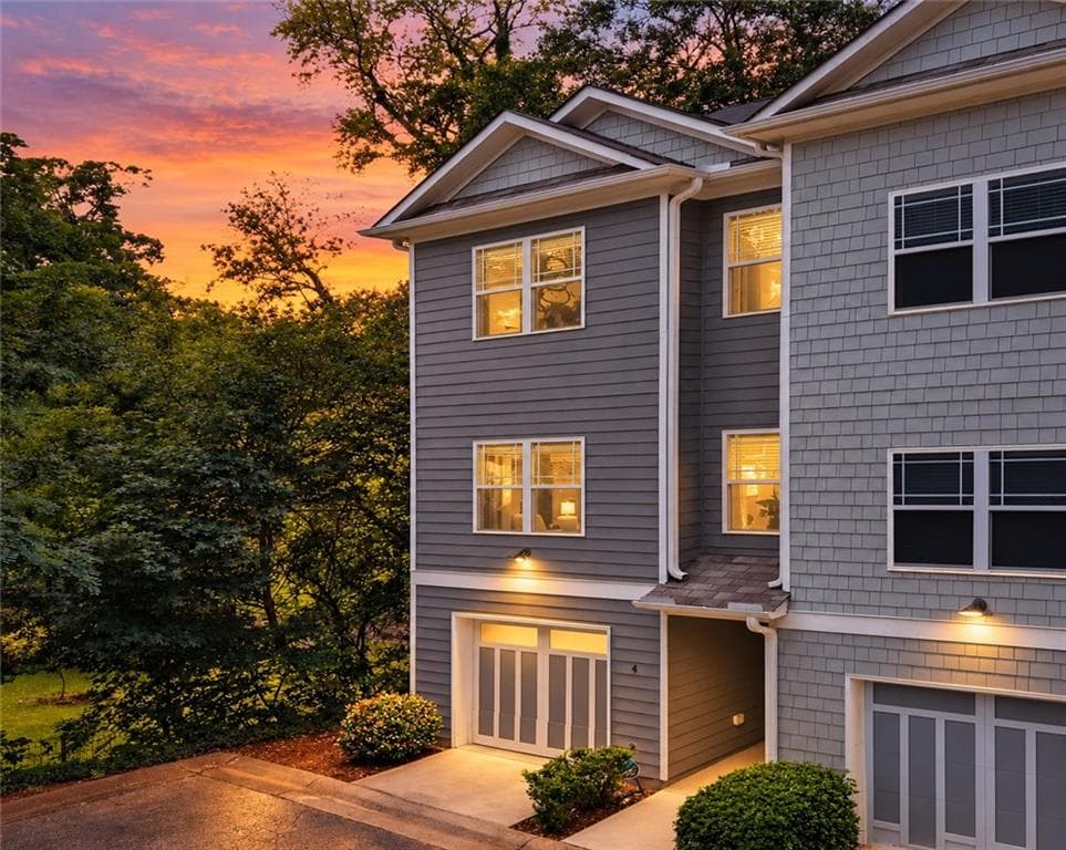 2 bedroom, 3 bathroom, 1,306 sq ft townhouse for sale at 1365 Memorial Drive 4, Atlanta, GA 30317