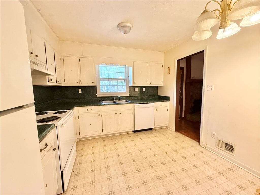 3 bedroom, 2 bathroom, 1,450 sq ft single family residence for sale at 120 Wilhelmina Drive, Ellenwood, GA 30294 — photo 8