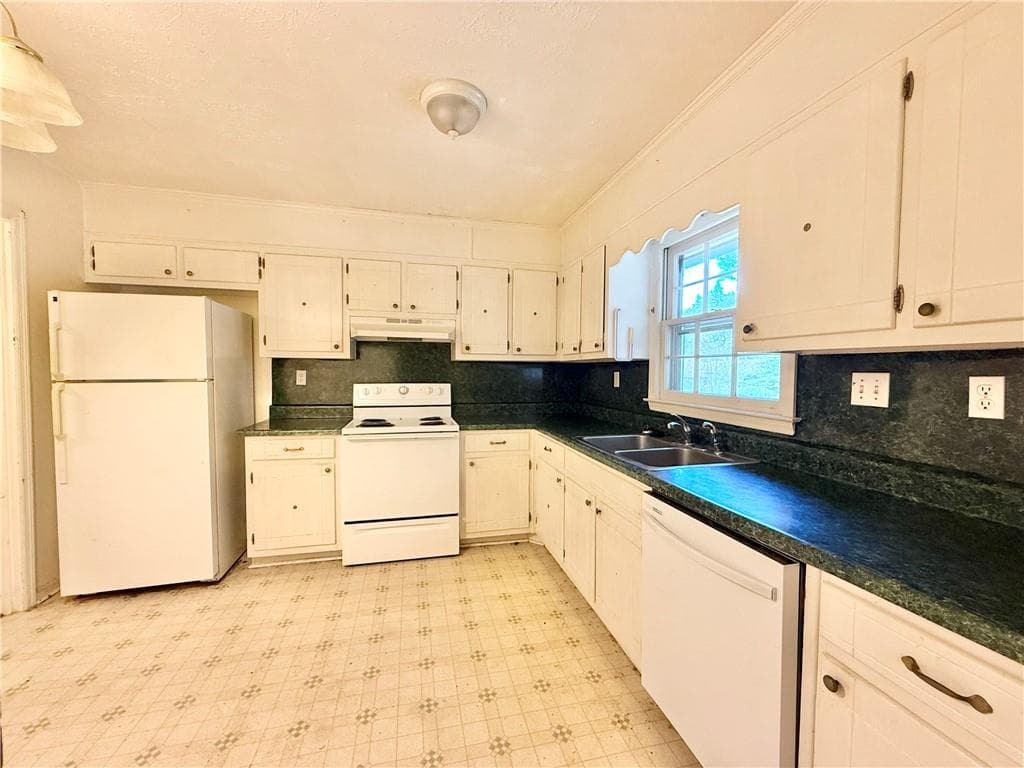 3 bedroom, 2 bathroom, 1,450 sq ft single family residence for sale at 120 Wilhelmina Drive, Ellenwood, GA 30294 — photo 9