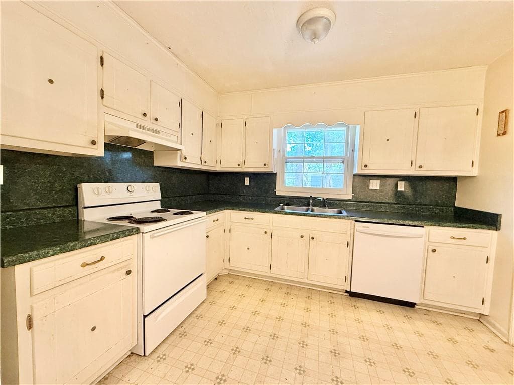 3 bedroom, 2 bathroom, 1,450 sq ft single family residence for sale at 120 Wilhelmina Drive, Ellenwood, GA 30294 — photo 10