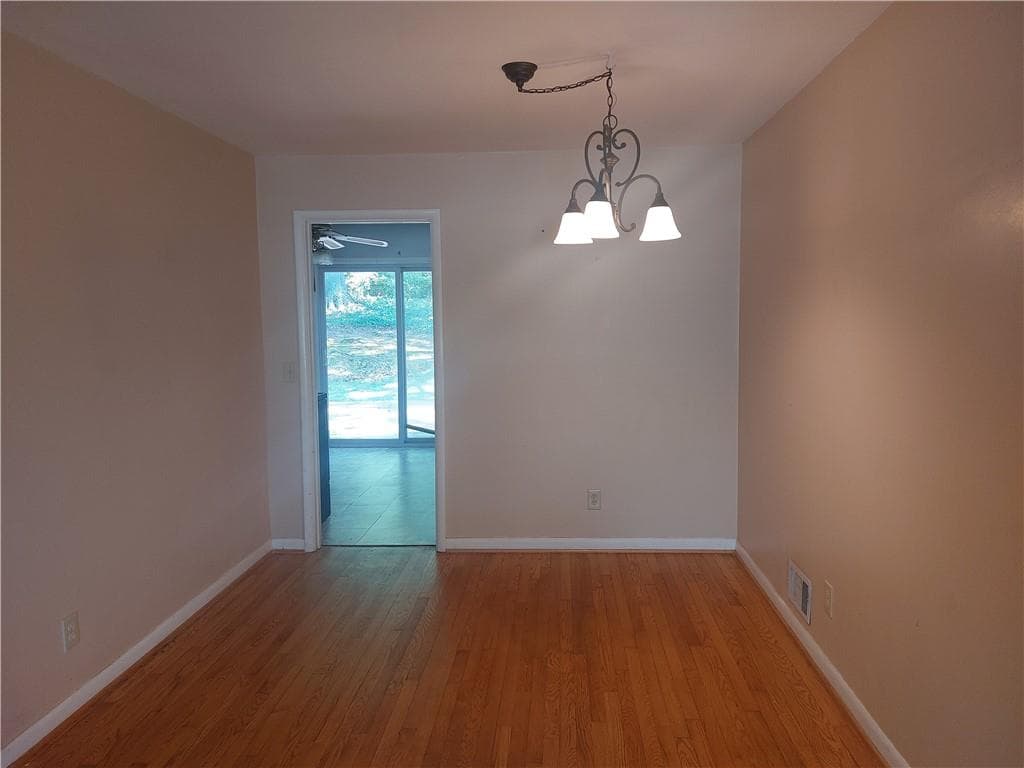 2 bedroom, 1 bathroom, 2,072 sq ft single family residence for sale at 4161 Windsor Oak Drive, Doraville, GA 30340 — photo 5