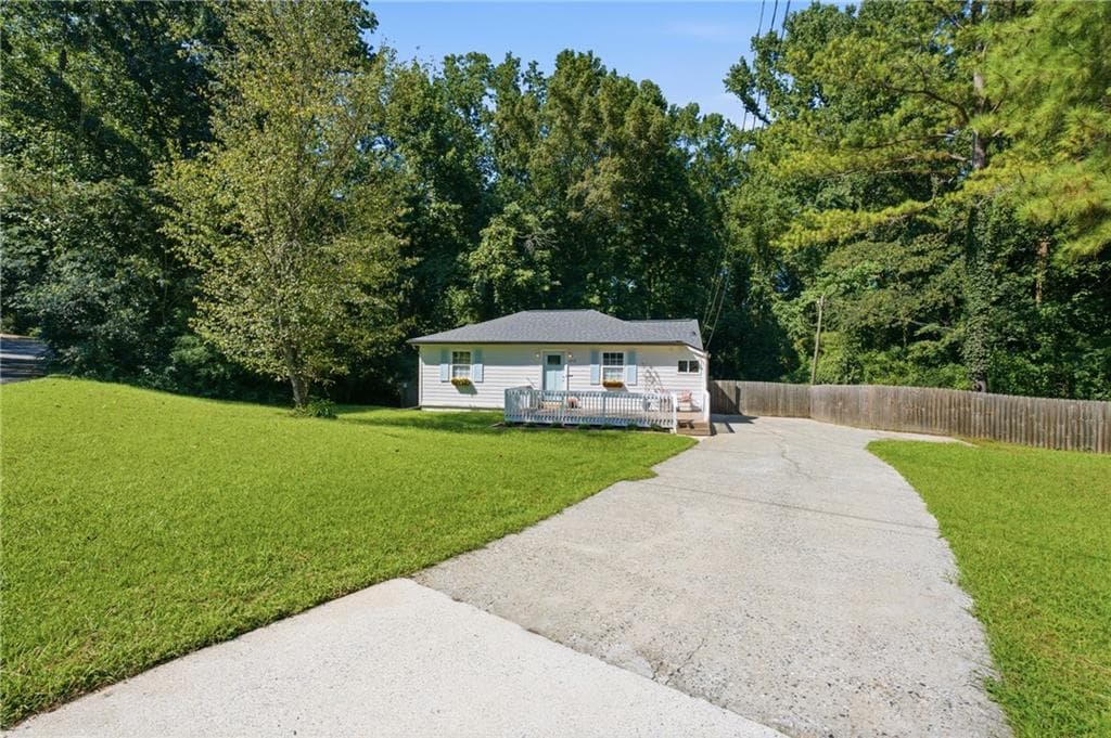 3 bedroom, 2 bathroom, 1,540 sq ft single family residence for sale at 2538 Gordon Circle, Smyrna, GA 30080 — photo 4