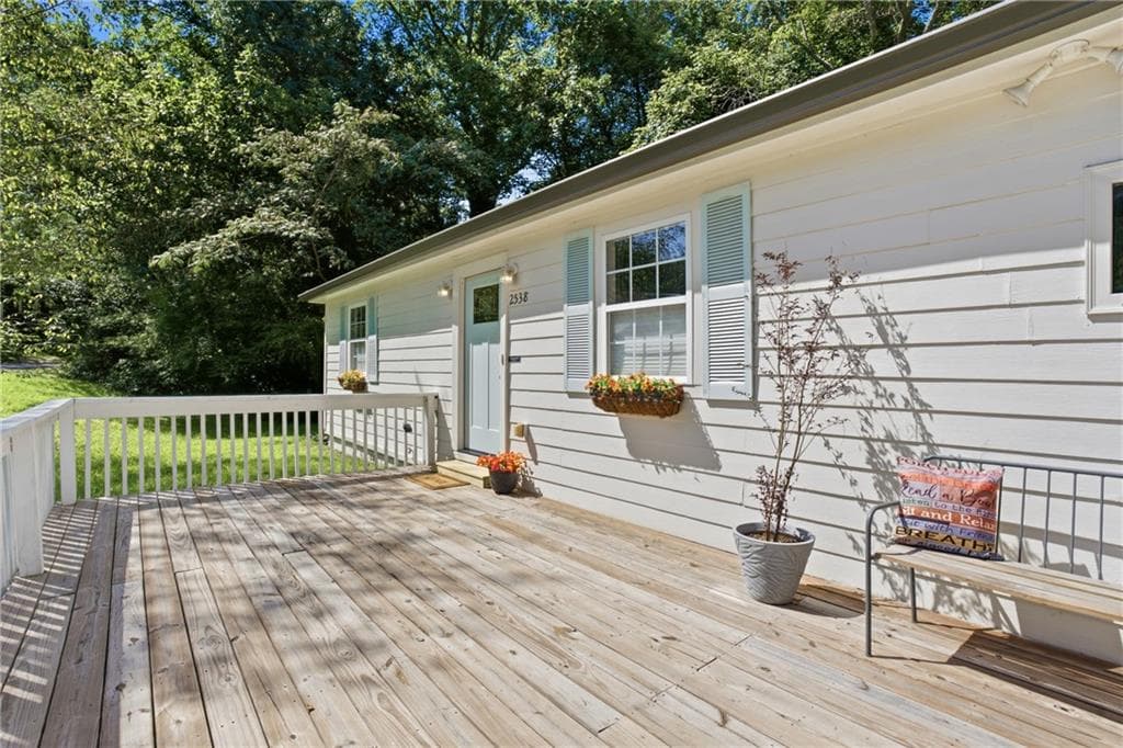 3 bedroom, 2 bathroom, 1,540 sq ft single family residence for sale at 2538 Gordon Circle, Smyrna, GA 30080 — photo 5