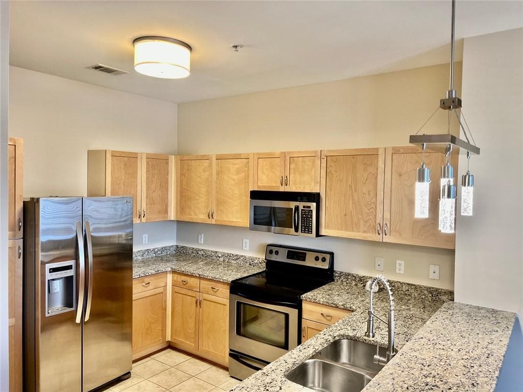 2 bedroom, 2 bathroom, 1,082 sq ft condominium for rent at 870 Mayson Turner Road 1421, Atlanta, GA 30314 for $1,900 a month — photo 6