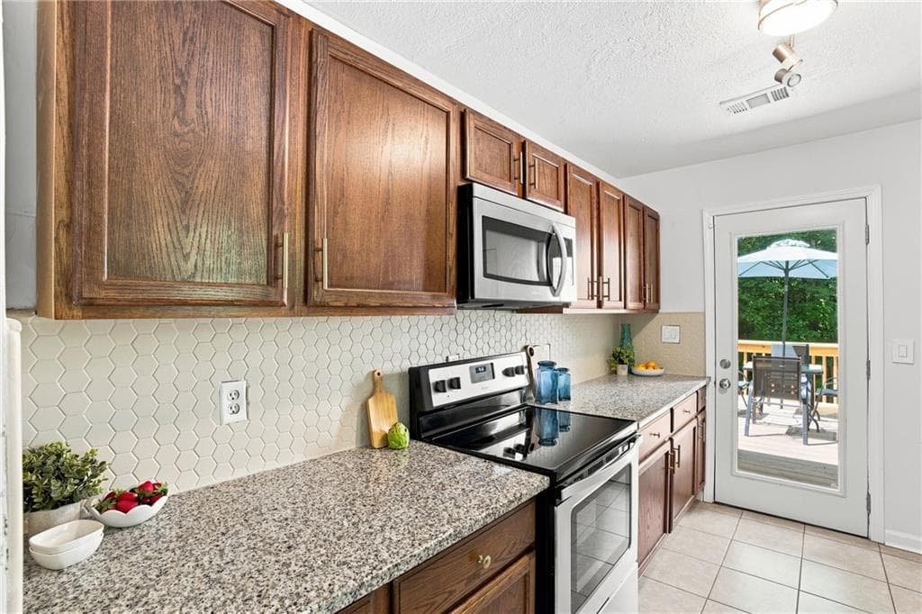 3 bedroom, 2 bathroom, 1,540 sq ft single family residence for sale at 2538 Gordon Circle, Smyrna, GA 30080 — photo 3