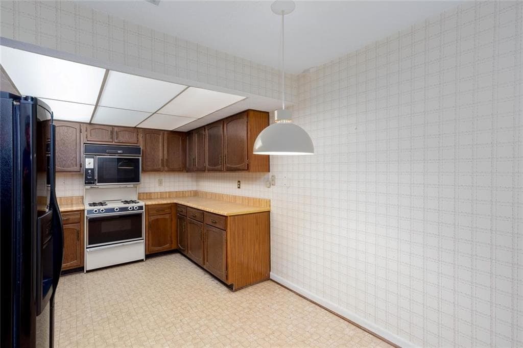 2 bedroom, 2 bathroom, 1,750 sq ft condominium for sale at 891 Lake Hollow Boulevard, Marietta, GA 30064 — photo 6