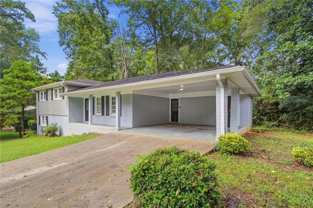 3 bedroom, 2 bathroom, 2,084 sq ft single family residence for sale at 7280 Hollyhock Drive, Douglasville, GA 30135 — photo 3