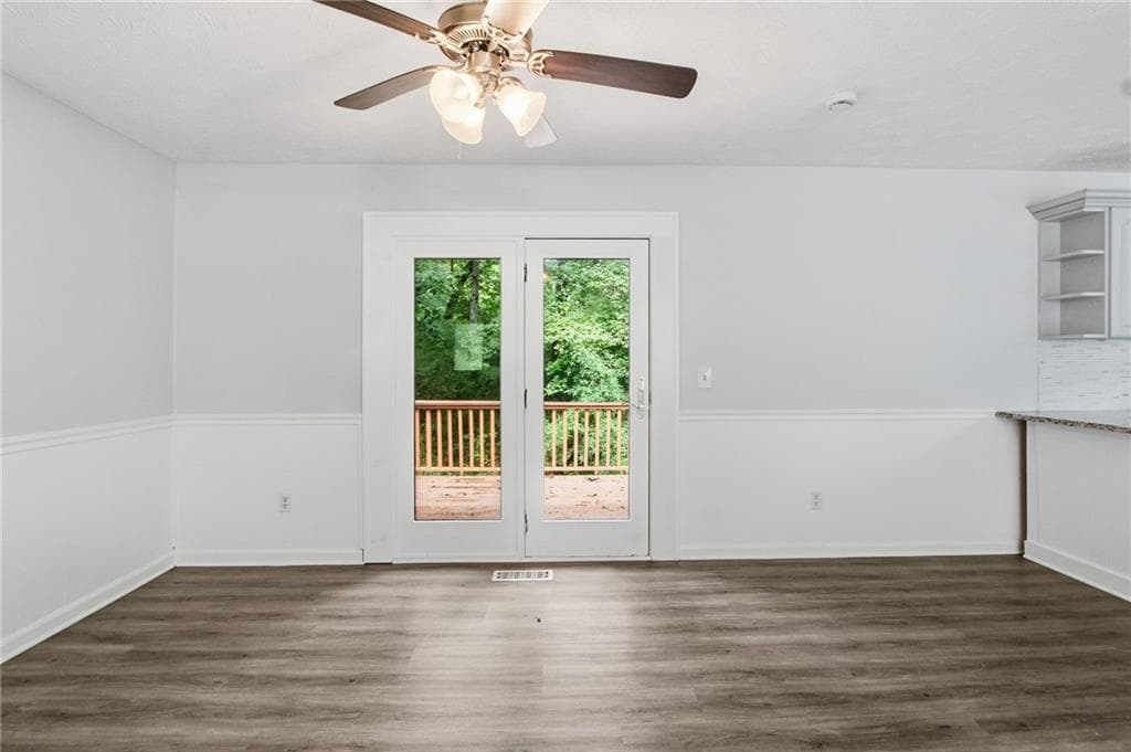 3 bedroom, 2 bathroom, 2,084 sq ft single family residence for sale at 7280 Hollyhock Drive, Douglasville, GA 30135 — photo 7