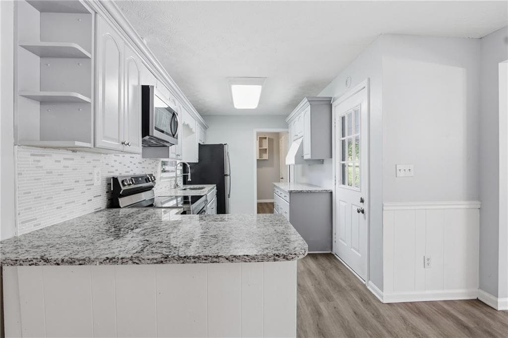 3 bedroom, 2 bathroom, 2,084 sq ft single family residence for sale at 7280 Hollyhock Drive, Douglasville, GA 30135 — photo 8