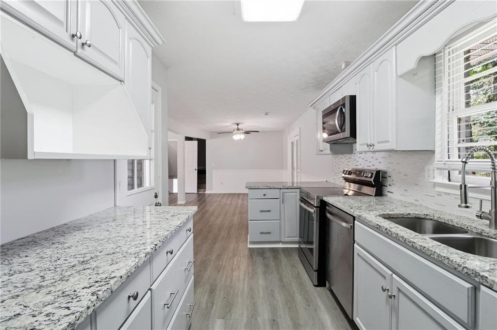 3 bedroom, 2 bathroom, 2,084 sq ft single family residence for sale at 7280 Hollyhock Drive, Douglasville, GA 30135 — photo 9