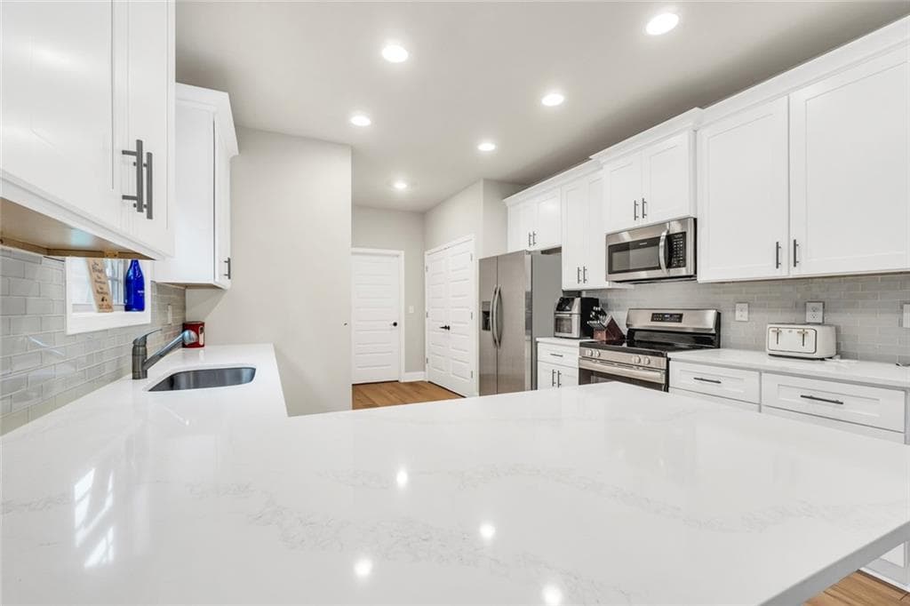 4 bedroom, 3 bathroom, 2,238 sq ft single family residence for sale at 273 Summit View Drive, Mcdonough, GA 30253 — photo 4