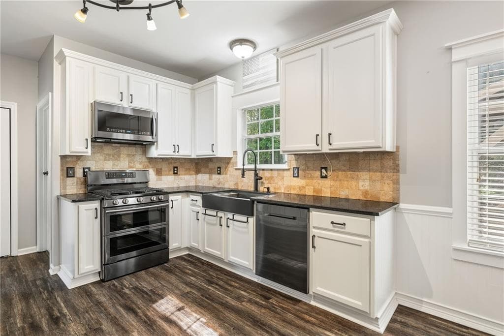 4 bedroom, 3 bathroom, 2,240 sq ft single family residence for sale at 18 Creek Branch Court, Acworth, GA 30101 — photo 7