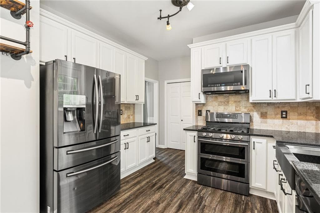 4 bedroom, 3 bathroom, 2,240 sq ft single family residence for sale at 18 Creek Branch Court, Acworth, GA 30101 — photo 8