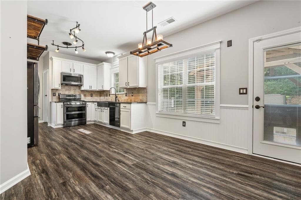 4 bedroom, 3 bathroom, 2,240 sq ft single family residence for sale at 18 Creek Branch Court, Acworth, GA 30101 — photo 10