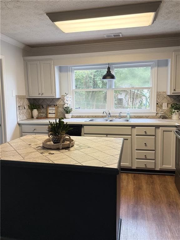 2 bedroom, 2 bathroom, 1,320 sq ft single family residence under contract at 604 Lynn Avenue, Jefferson, GA 30549 — photo 3