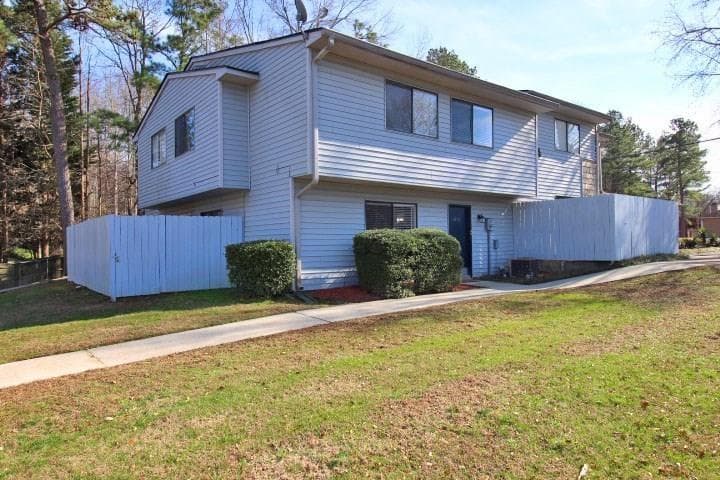 3 bedroom, 2 bathroom, 1,216 sq ft condominium for sale at 3756 Mulkey Circle, Marietta, GA 30008 — photo 2