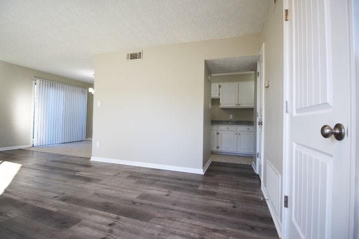 3 bedroom, 2 bathroom, 1,216 sq ft condominium for sale at 3756 Mulkey Circle, Marietta, GA 30008 — photo 4