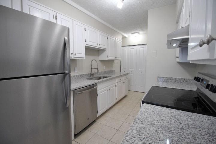 3 bedroom, 2 bathroom, 1,216 sq ft condominium for sale at 3756 Mulkey Circle, Marietta, GA 30008 — photo 6