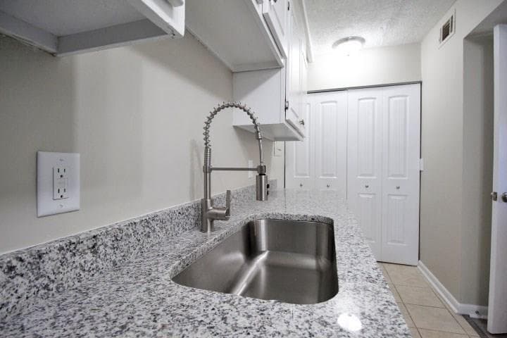 3 bedroom, 2 bathroom, 1,216 sq ft condominium for sale at 3756 Mulkey Circle, Marietta, GA 30008 — photo 8