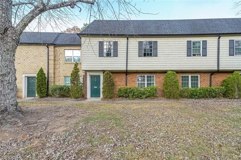 3 bedroom, 3 bathroom, 1,392 sq ft condominium for sale at 400 Winding River Drive E, Atlanta, GA 30350 — photo 1 of 34