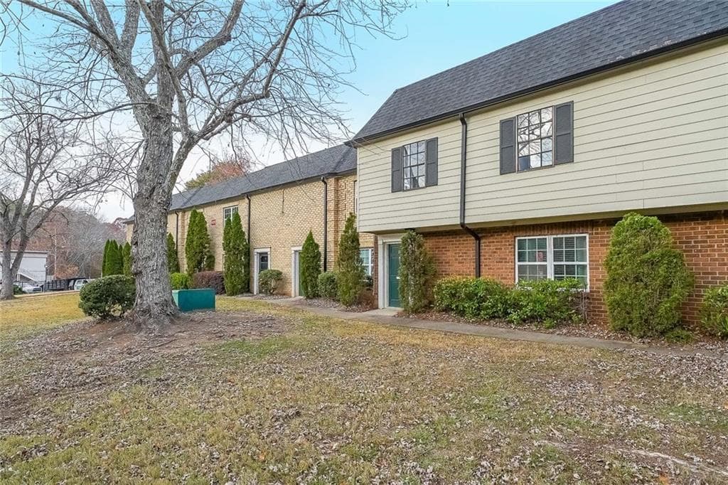 3 bedroom, 3 bathroom, 1,392 sq ft condominium for sale at 400 Winding River Drive E, Atlanta, GA 30350 — photo 2