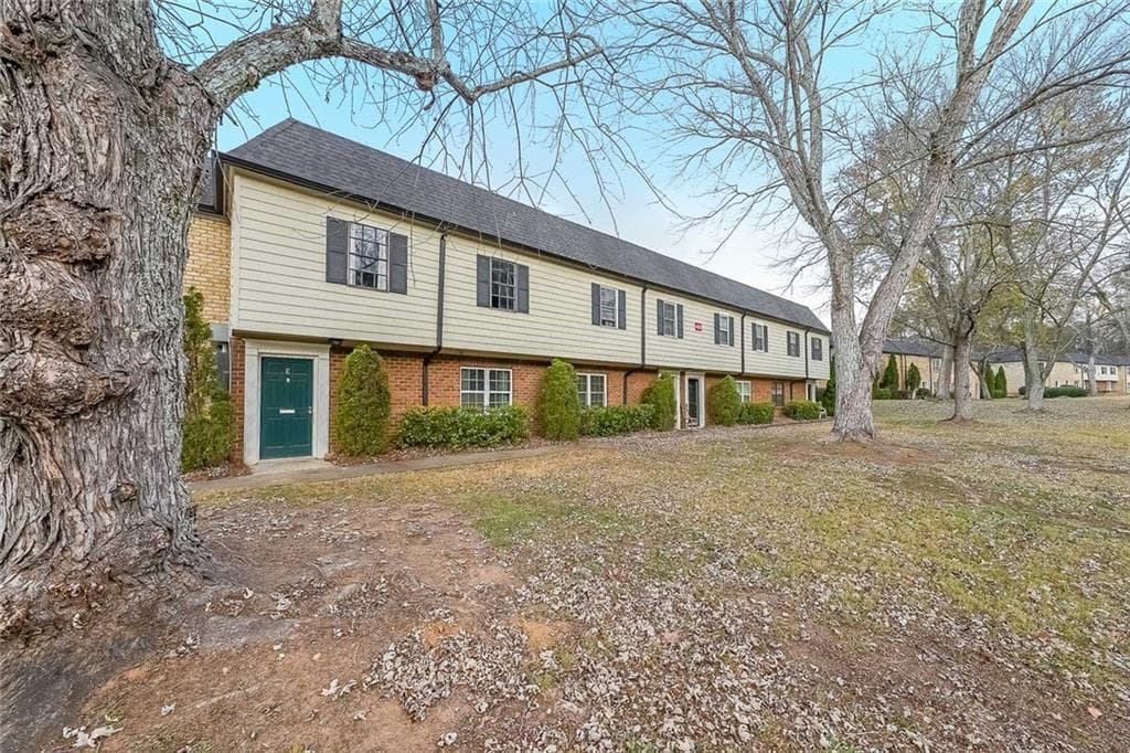 3 bedroom, 3 bathroom, 1,392 sq ft condominium for sale at 400 Winding River Drive E, Atlanta, GA 30350 — photo 3