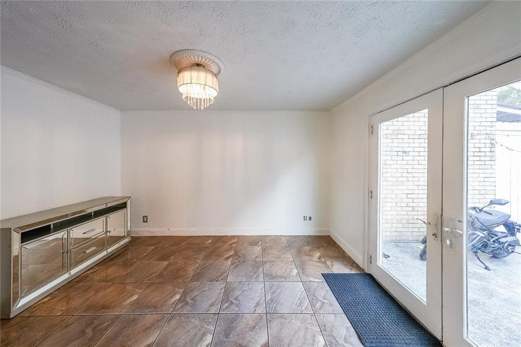 3 bedroom, 3 bathroom, 1,392 sq ft condominium for sale at 400 Winding River Drive E, Atlanta, GA 30350 — photo 8