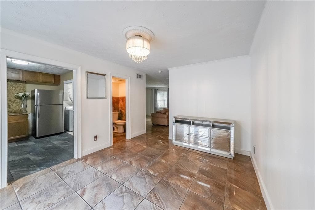 3 bedroom, 3 bathroom, 1,392 sq ft condominium for sale at 400 Winding River Drive E, Atlanta, GA 30350 — photo 9