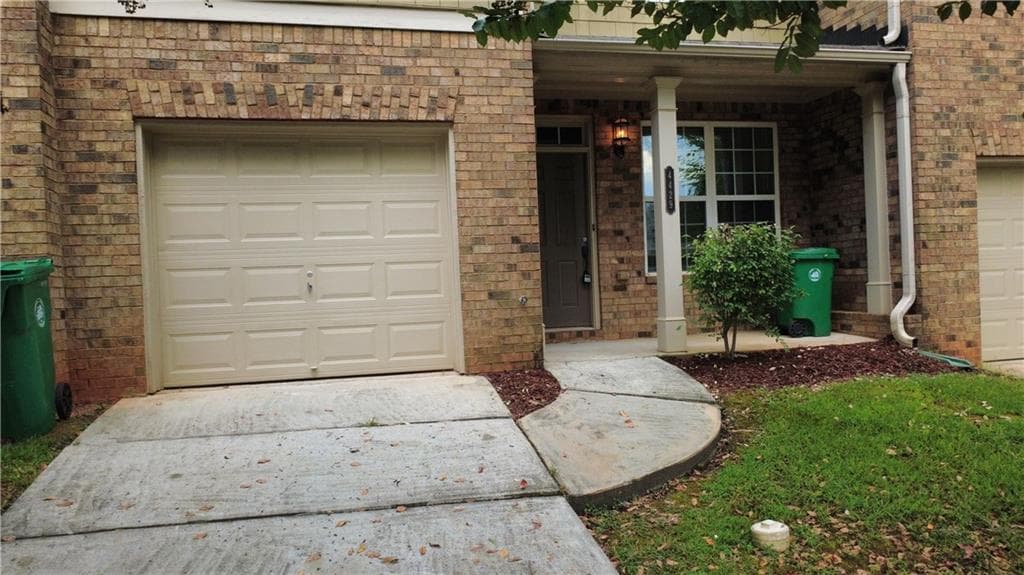 3 bedroom, 3 bathroom, 2,184 sq ft townhouse under contract at 4429 Dallis Court, Stone Mountain, GA 30083 — photo 3