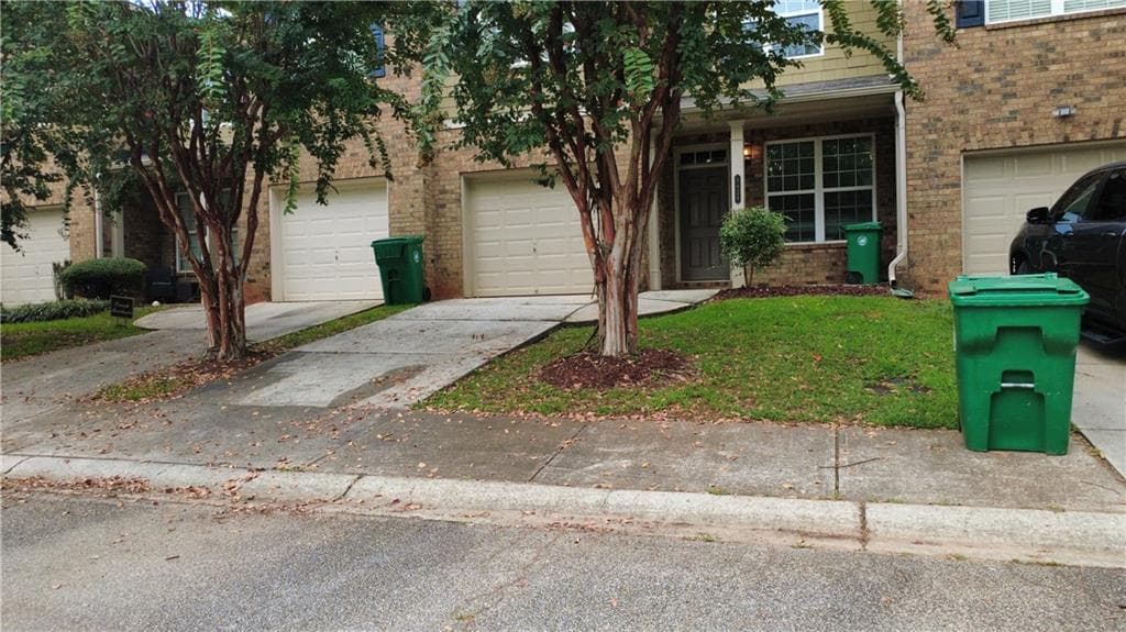 3 bedroom, 3 bathroom, 2,184 sq ft townhouse under contract at 4429 Dallis Court, Stone Mountain, GA 30083 — photo 2