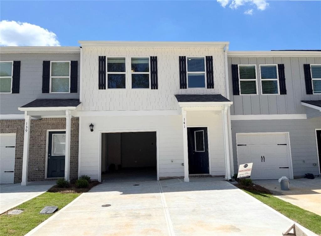 3 bedroom, 3 bathroom, 1,560 sq ft townhouse for sale at 141 Village Green Drive, Adairsville, GA 30103